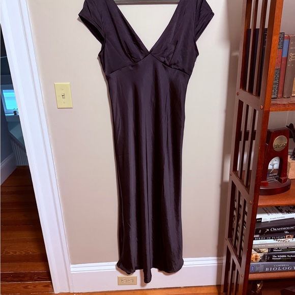 Chic Black Satin Midi Dress - Picture 3 of 5